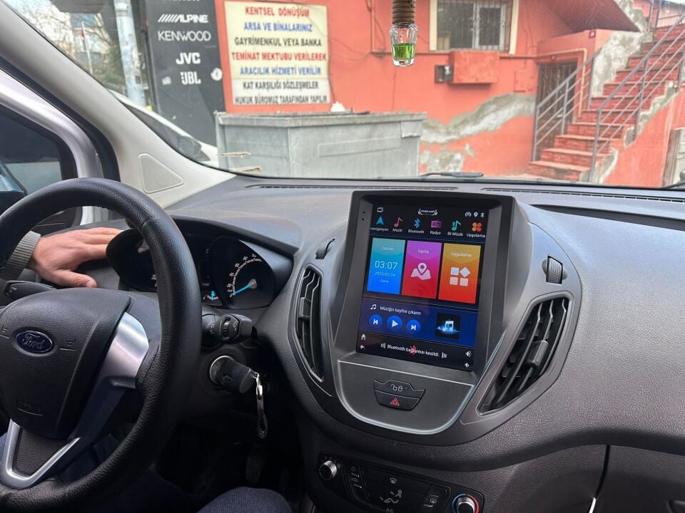 FORD COURİER TESLA  4+64