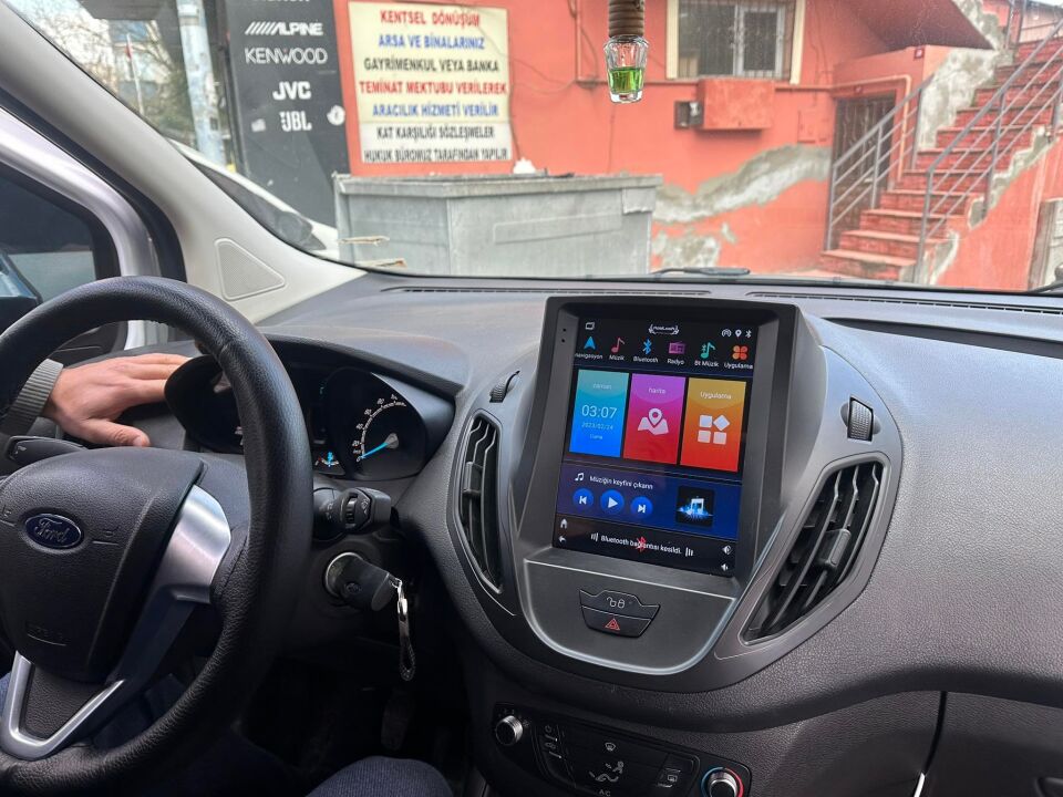 FORD COURİER TESLA  6+128