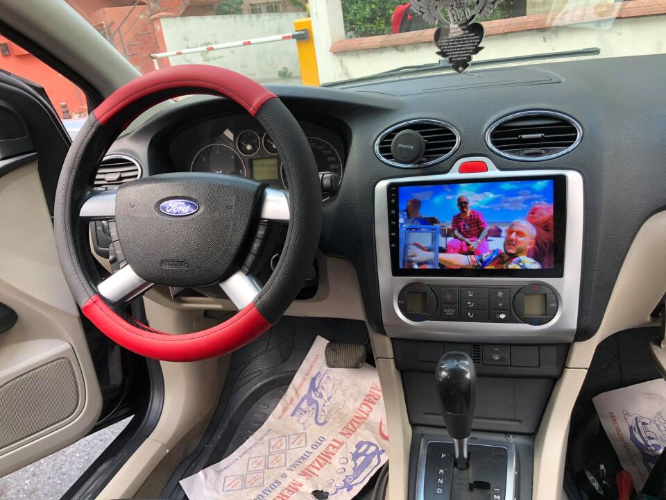 FORD FOCUS 2 DİJİTAL VE MANUEL KLİMALI   9 INCH 8 GB RAM 256 GB HAFIZA MULTİMEDYA CARPLAY