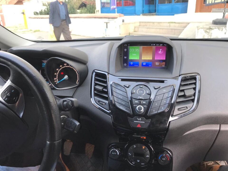 FORD FİESTA 9 INCH 4 GB
