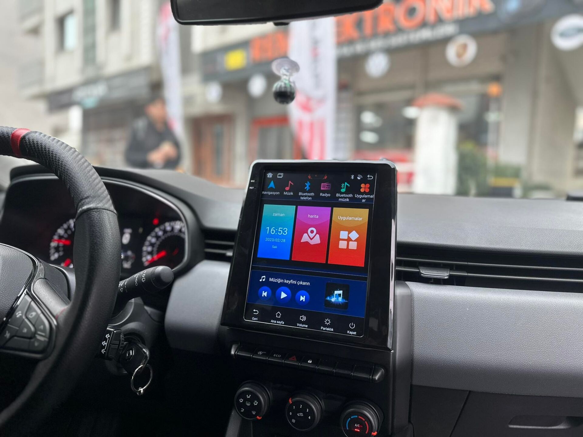 RENAULT CLİO 5 TESLA 4+64