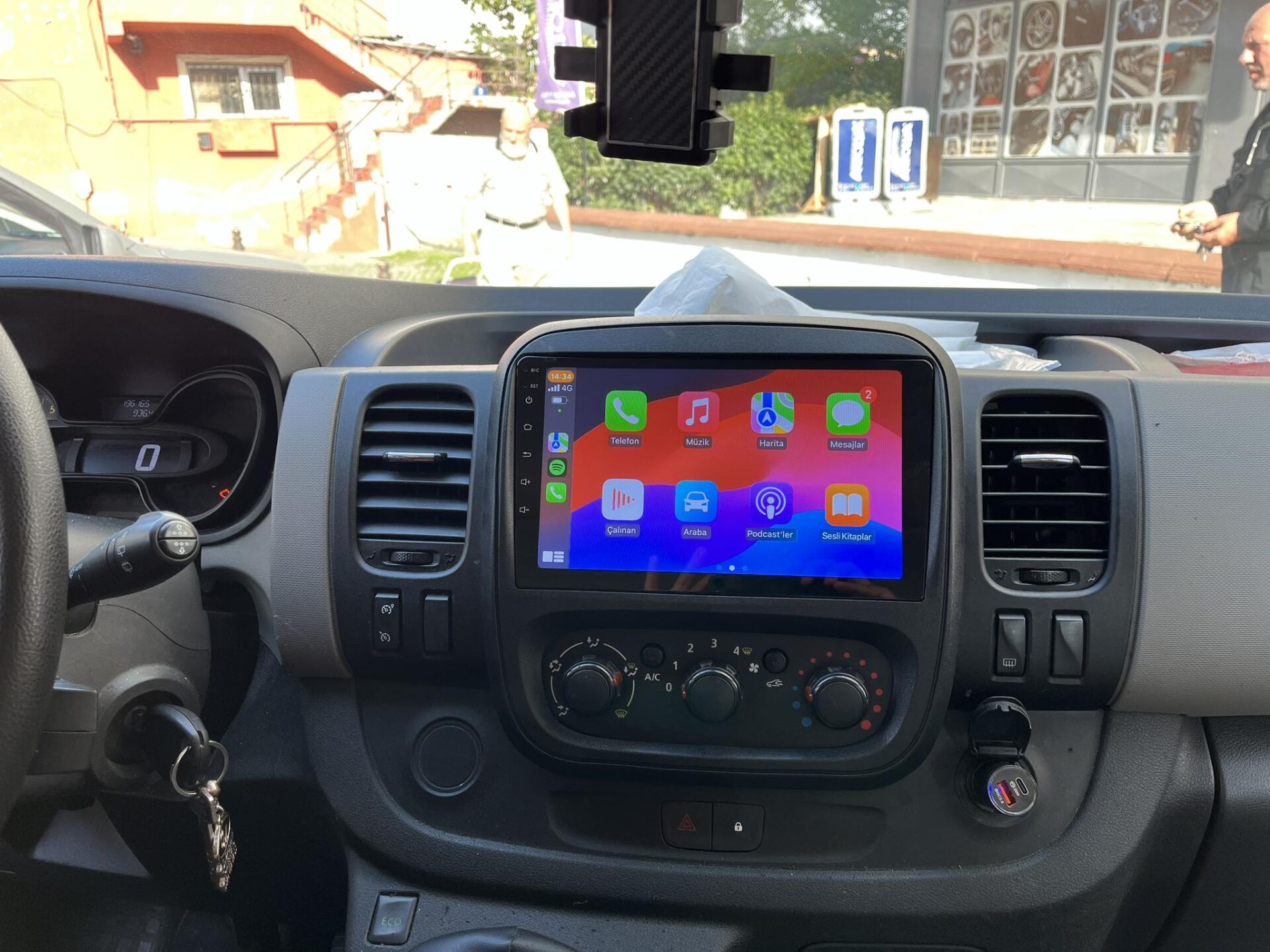 RENAULT TRAFİK