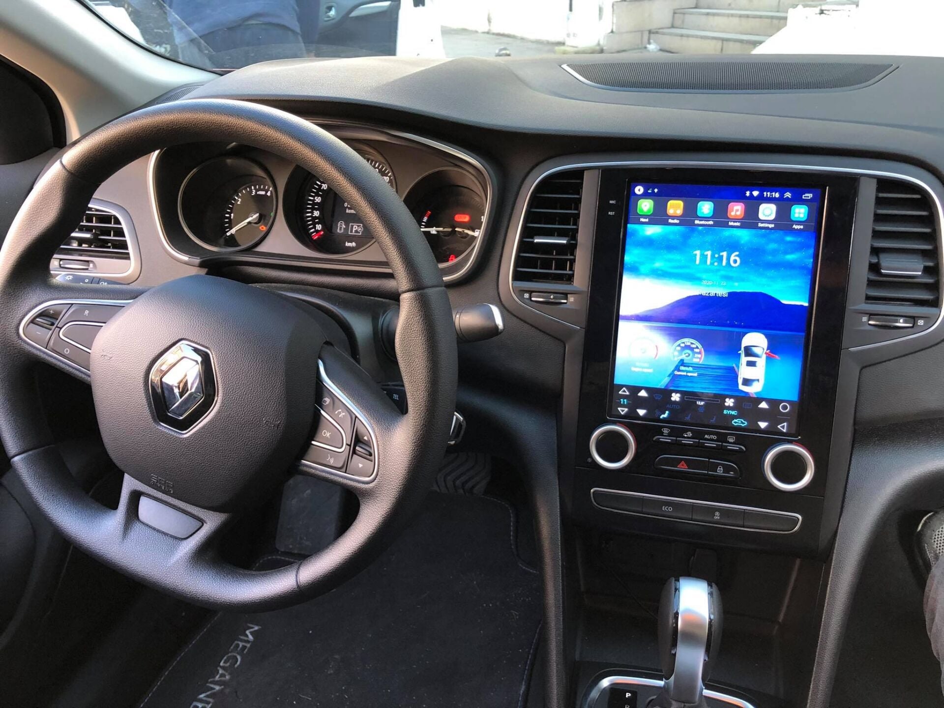 RENAULT MEGANE 4 TESLA MODEL 4+64