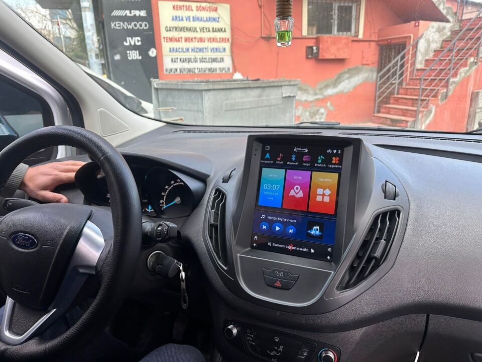 FORD COURİER TESLA  4 GB RAM 64 GB HAFIZA MULTİMEDYA CARPLAY